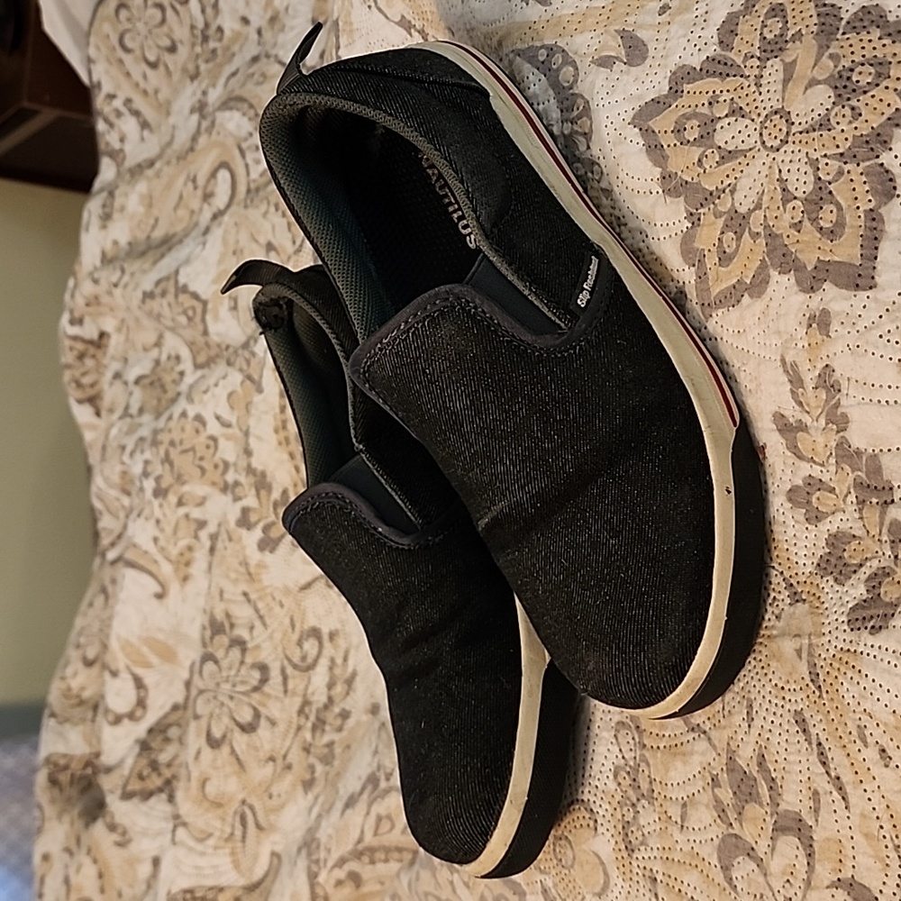 Nautilus slip on sneakers Steel toe
